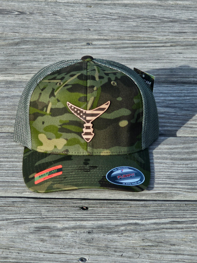 Hat Flex-Fit – - Tropic Leather Cam/Green Patch Chasing American Multi Tail
